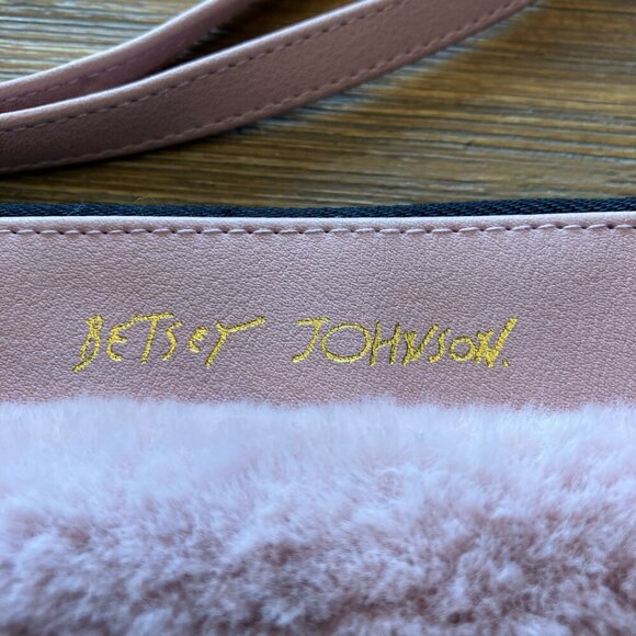 Betsey Johnson pastel fur wristlet make up bag pouch‎ - Picture 2 of 4